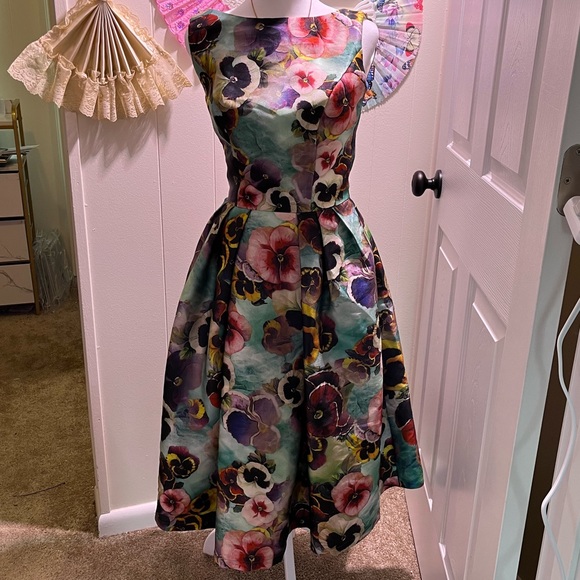 Chi Chi Alyssa London dress Style 7102B Size UK8 NEW with tags - Picture 1 of 6
